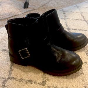 Size 4 girls ankle boots - art class from Target